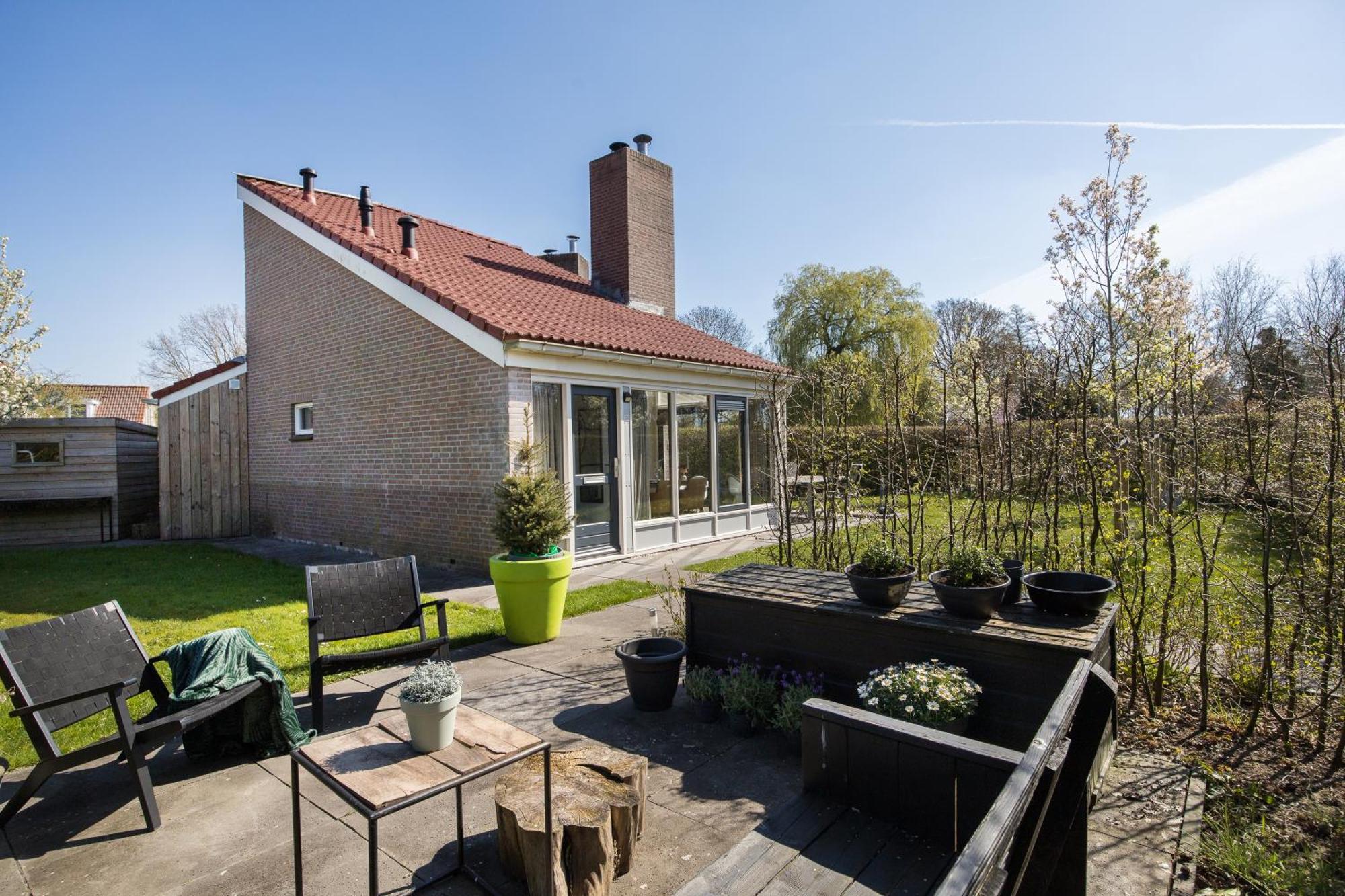 Casa de Férias Kluut I Prachtige Woning Met Sauna En Openhaard Zwiggelte